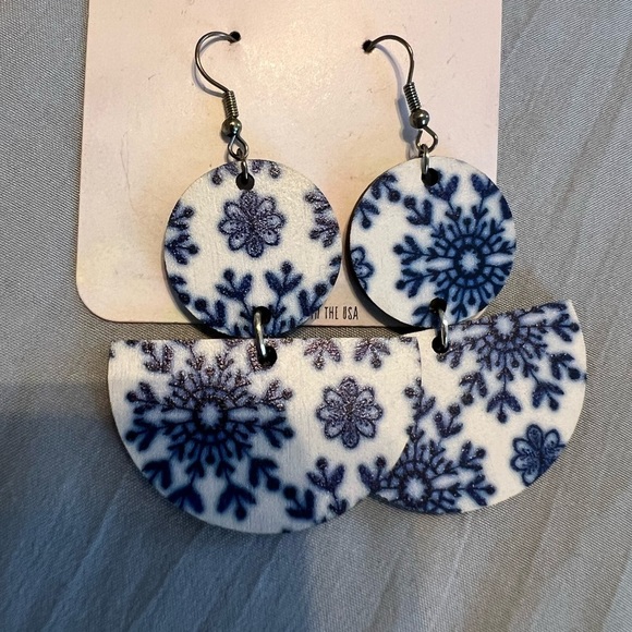 New Laser Cut Wood Earrings - Picture 2 of 3